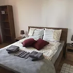 Queen's View App-9 Free Pool,parking, Fitness & Sea View Apartment