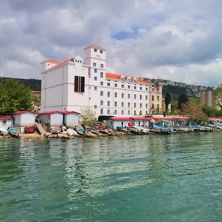 Queen's View App-9 Free Pool,parking, Fitness & Sea View Daire