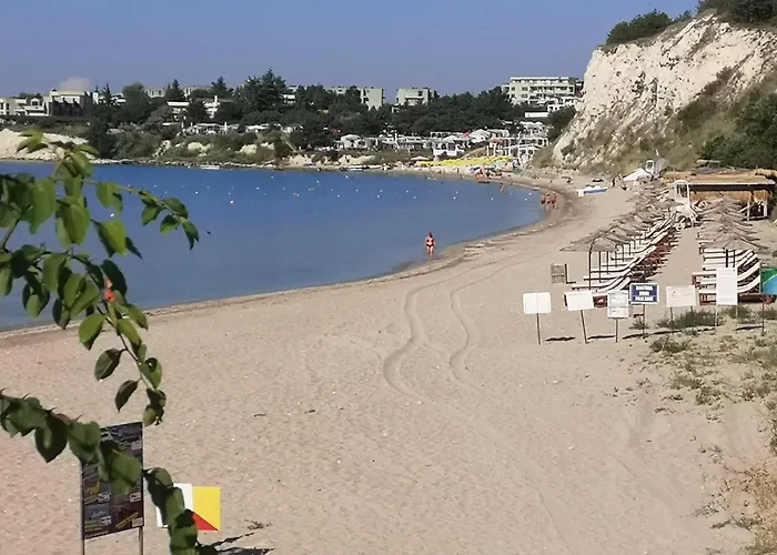 Queen's View App-9 Free Pool,parking, Fitness & Sea View