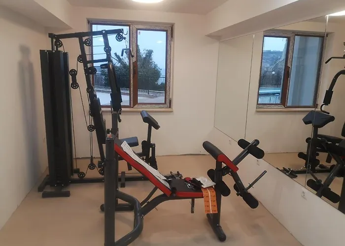 Queen's View App-9 Free Pool,parking, Fitness & Sea View